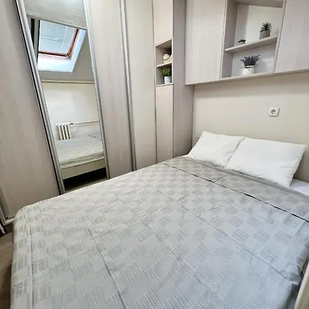 Monument To Vuk Apartamento