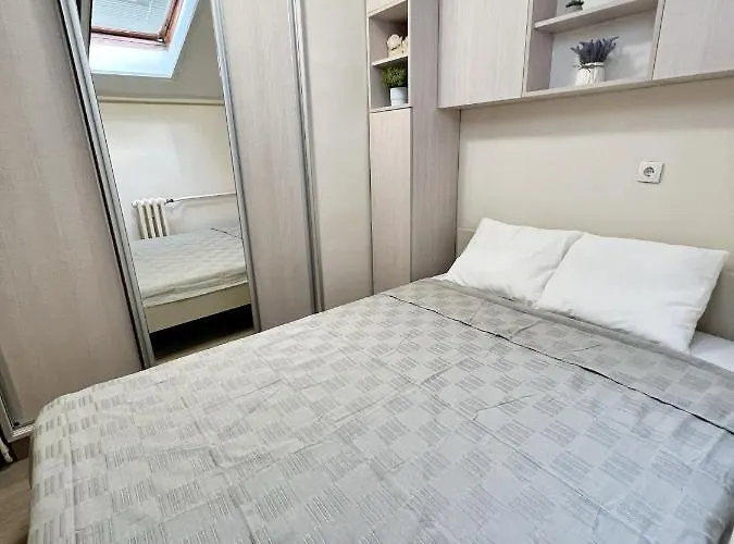 Monument To Vuk 아파트